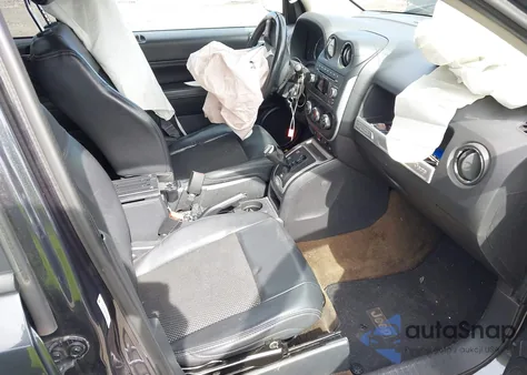 2014 Jeep Compass Latitude z USA, uszkodzony, nr VIN 1C4NJDEB8ED530480